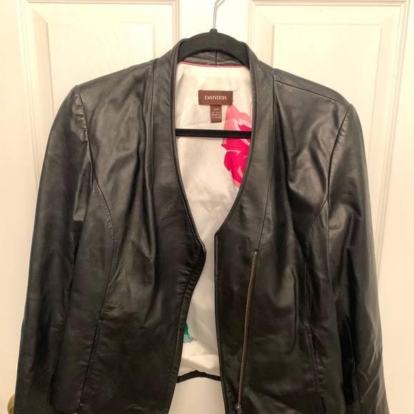 Danier Leather Jacket size M, brand new - Picture 8 of 10